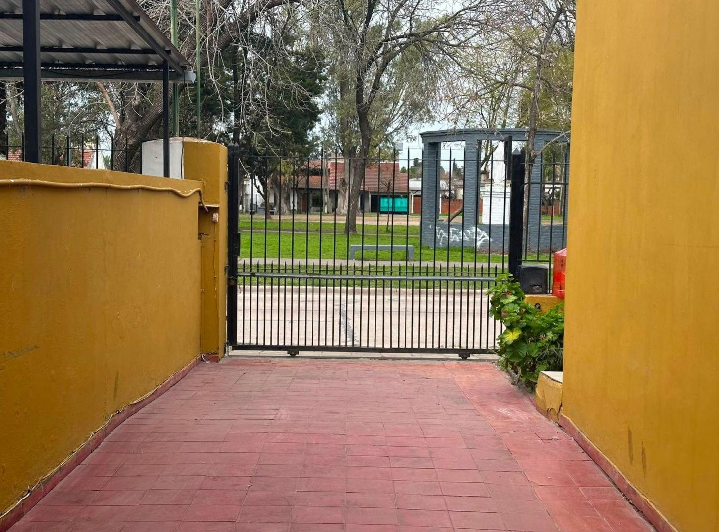 Foto de CASA C/PARQUE A 3 CUADRAS DE ESTACION GLEW, imagen 3