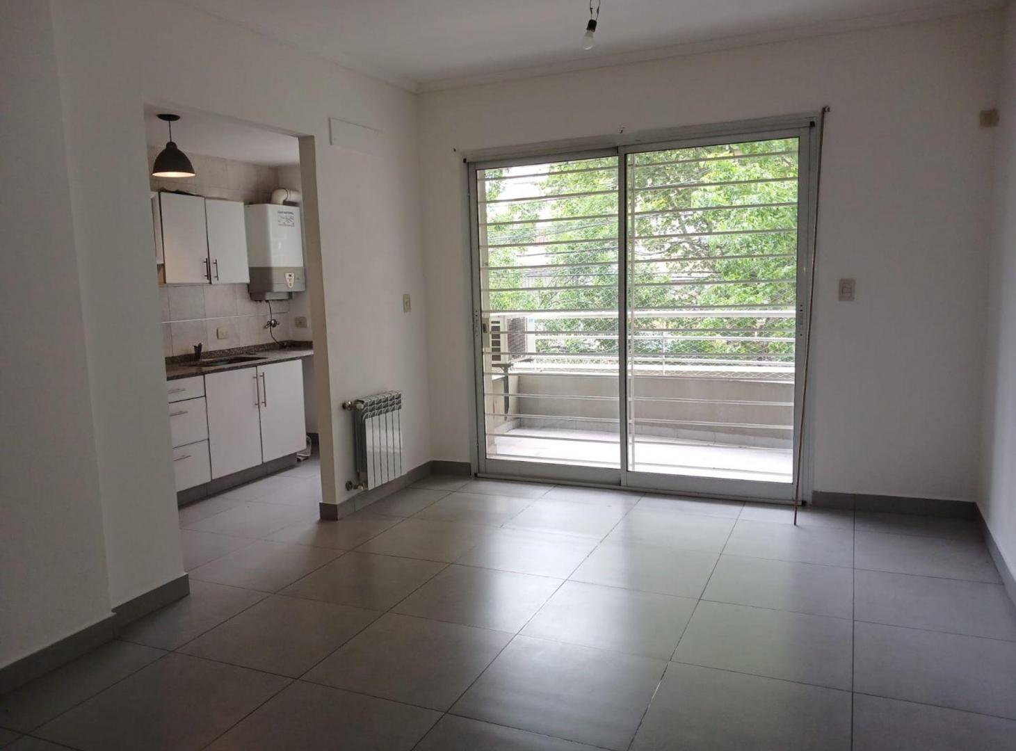 Foto de Depto en alquiler 2 amb c/coch-Fte-Balcón Lanús O, imagen 2