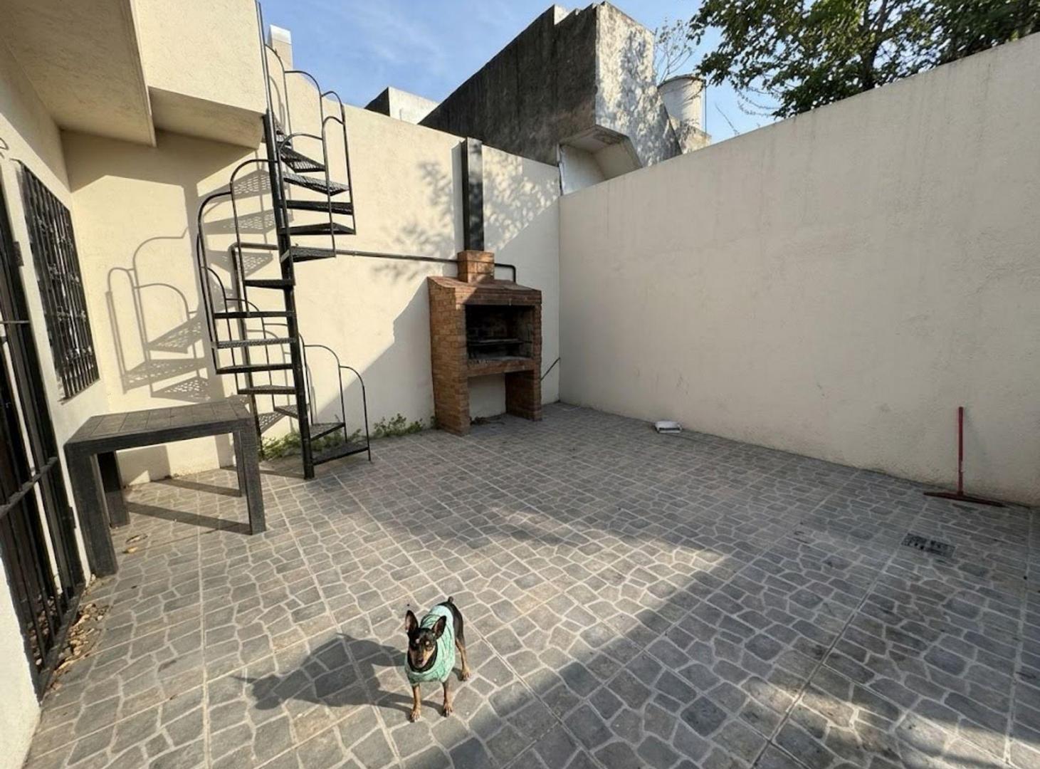Foto de VENTA PH 4 AMB LANUS CENTRO COCHERA Y PATIO, imagen 2