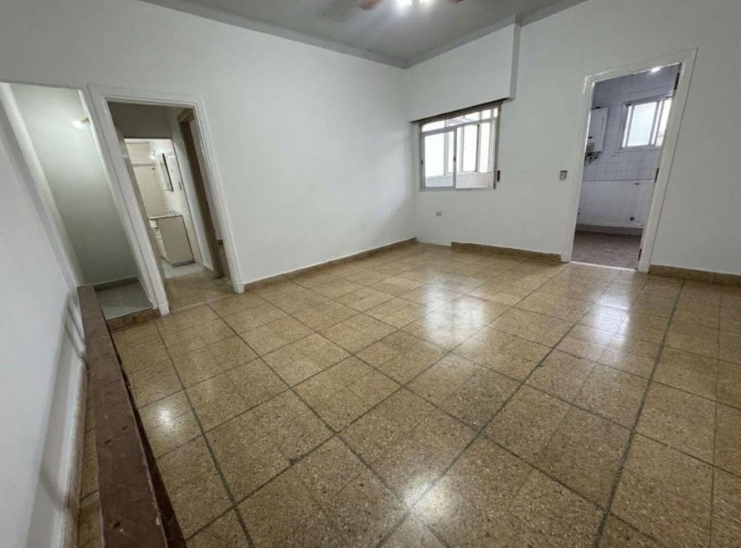 Foto de VENTA DEPARTAMENTO 2 AMB Y1/2 LANUS CENTRO APTO CR, imagen 3