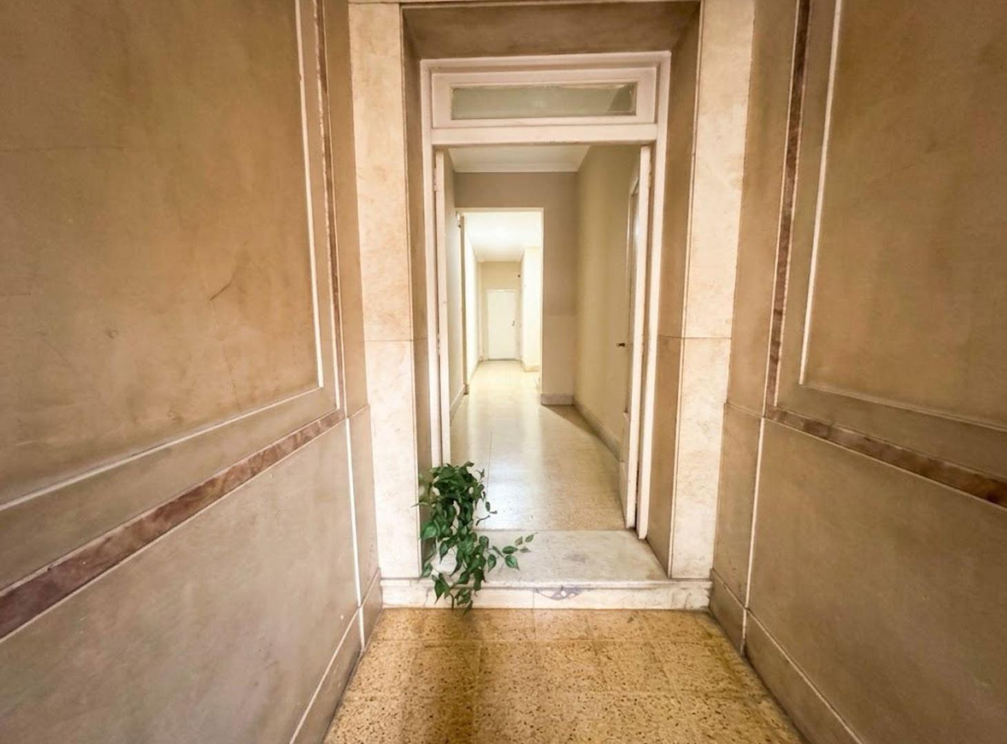 Foto de VENTA DEPARTAMENTO 2 AMB Y1/2 LANUS CENTRO APTO CR, imagen 2