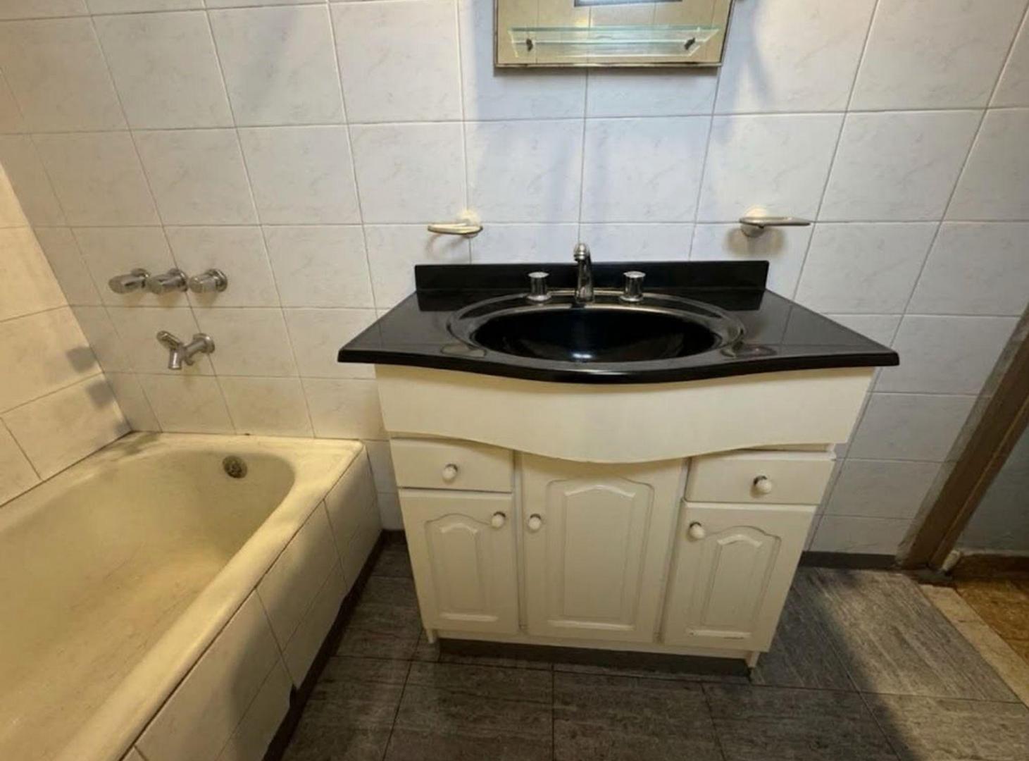 Foto de VENTA DEPARTAMENTO 2 AMB Y1/2 LANUS CENTRO APTO CR, imagen 4