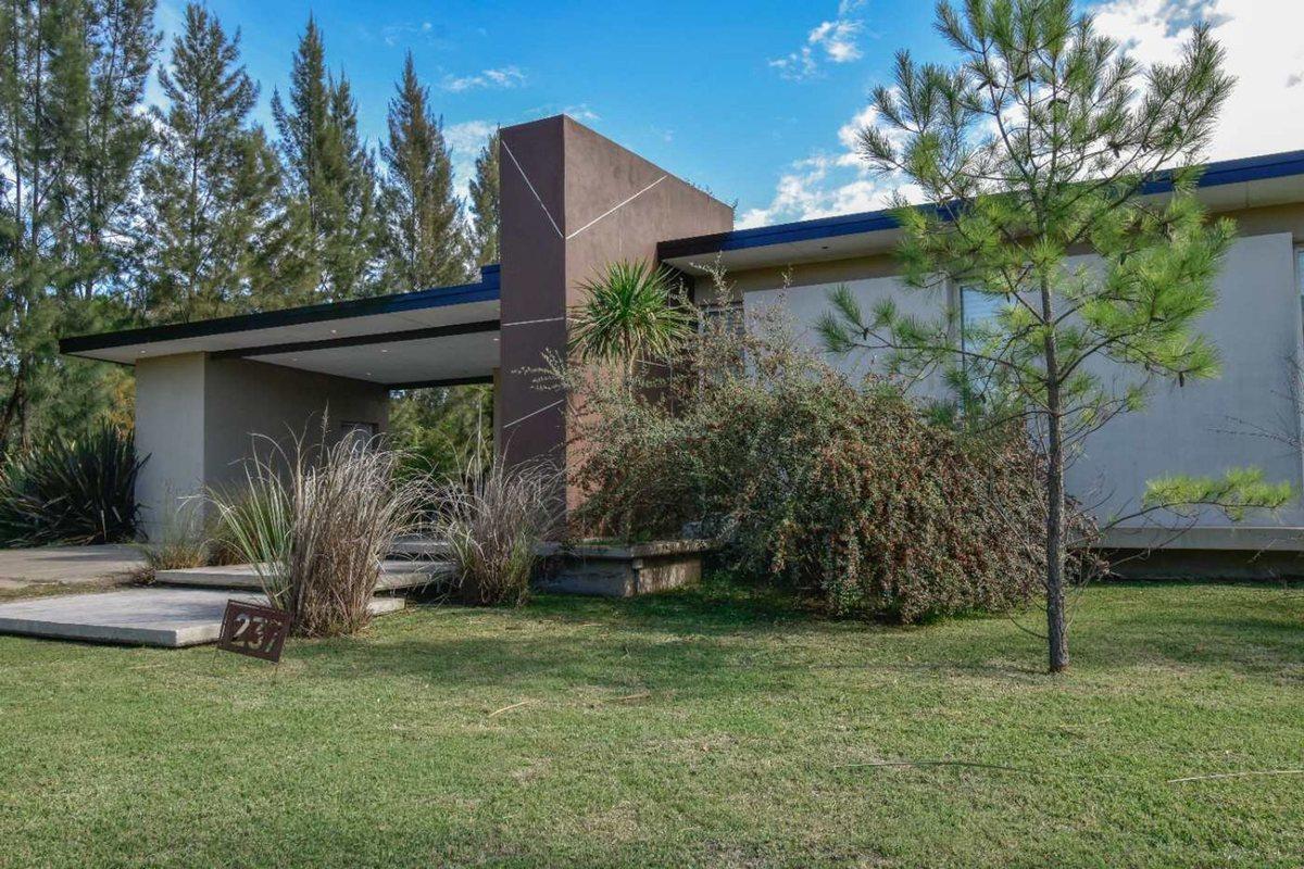 Foto de VENTA LUJOSA CASA 4 AMB FINCAS CHACRA SAN VICENTE, imagen 2
