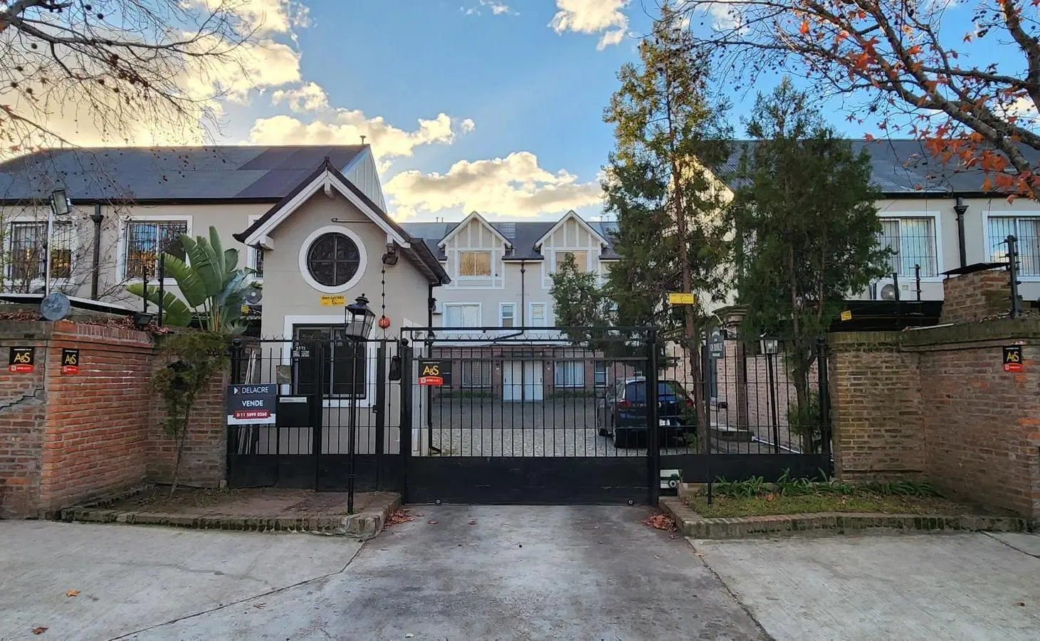Triplex - casa en venta - Barrio cerrado Los Robles - Beccar - San Isidro 1