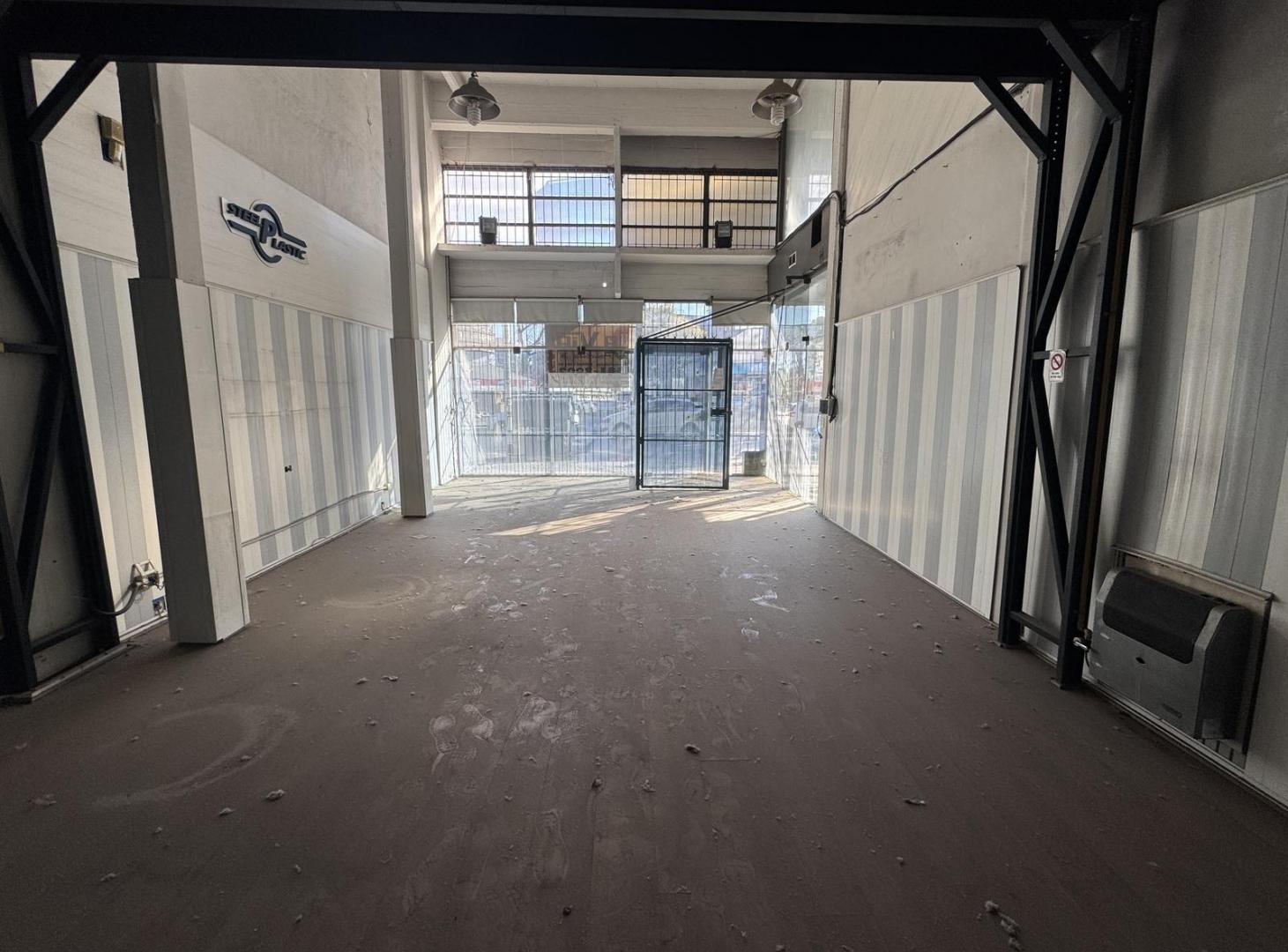 Foto de Local y depósito en venta - Villa del Parque - Villa General Mitre, imagen 1