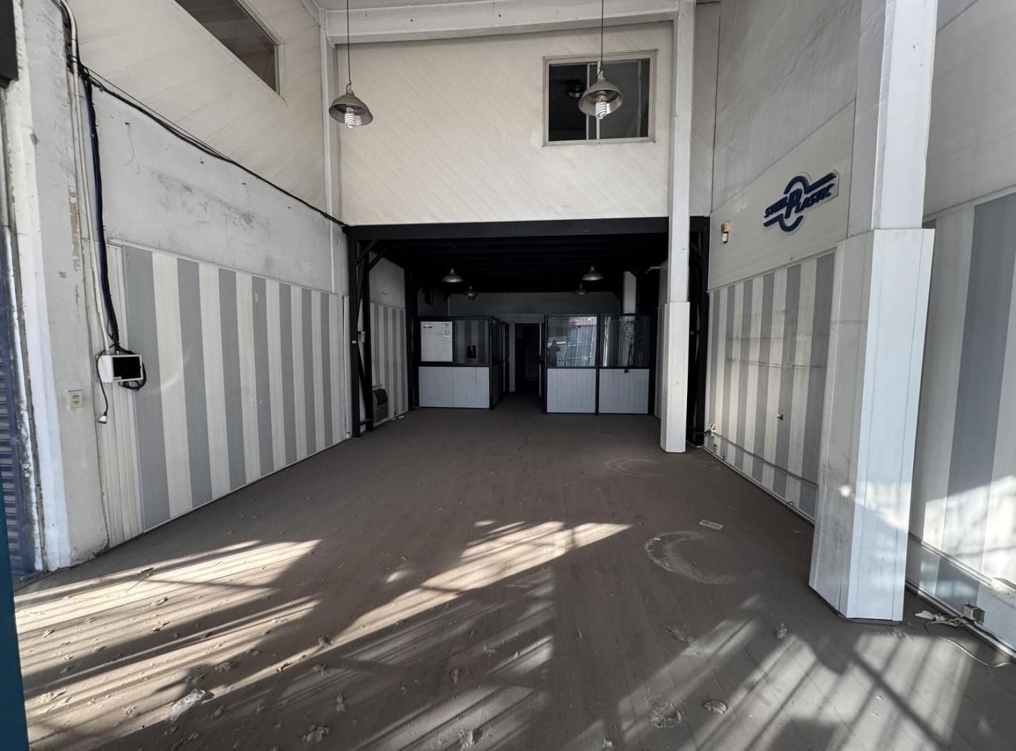 Foto de Local y depósito en venta - Villa del Parque - Villa General Mitre, imagen 2