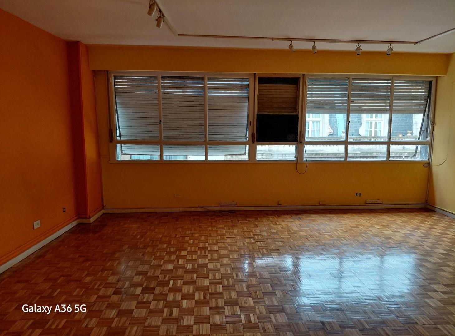 Foto de Amplio departamento al frente. Ideal inversión de alquiler temporario, imagen 3