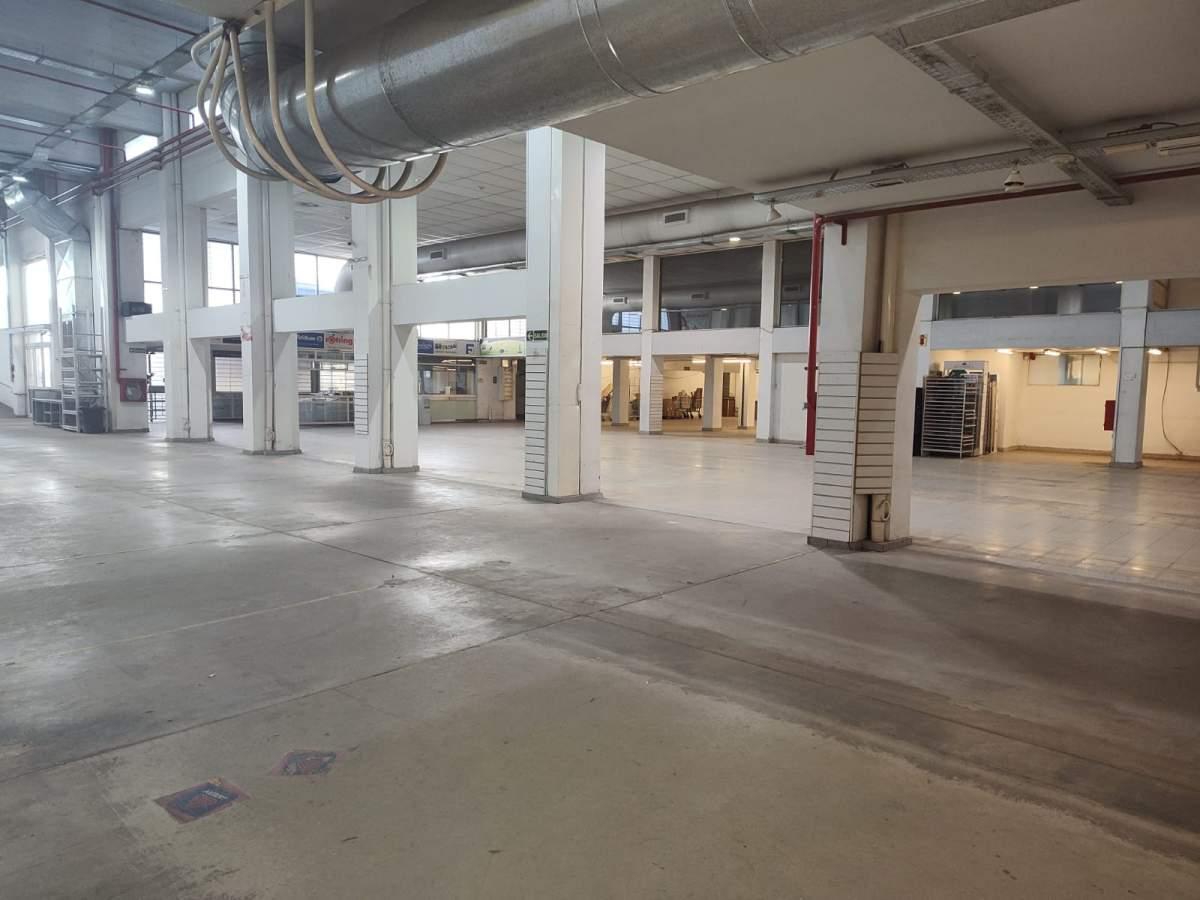 Foto de EXCELENTE LOCAL COMERCIAL CON OFICINAS Y DEPOSITO, imagen 2
