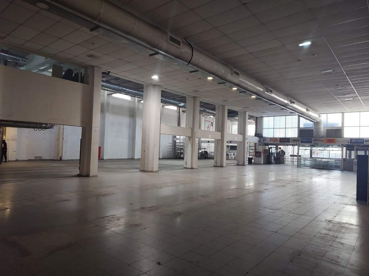 Foto de EXCELENTE LOCAL COMERCIAL CON OFICINAS Y DEPOSITO, imagen 4