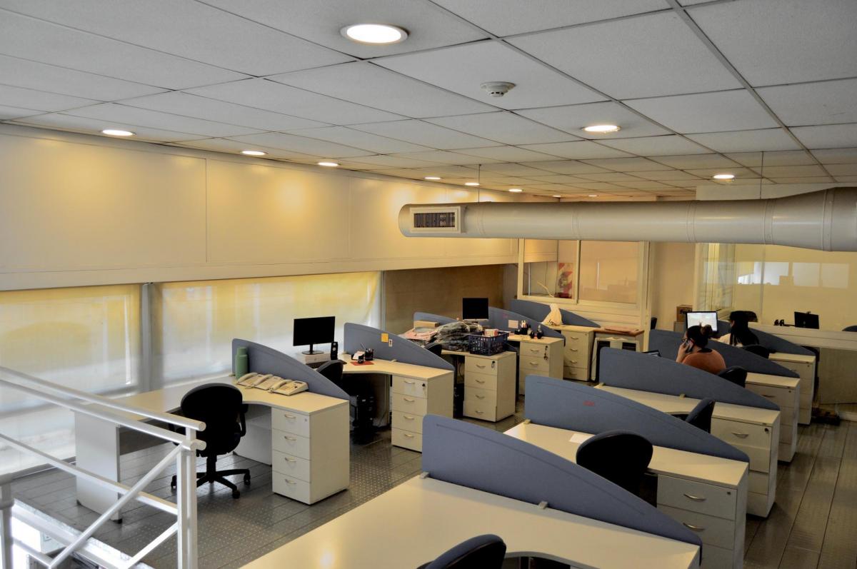 Foto de EXCELENTE LOCAL COMERCIAL CON OFICINAS Y DEPOSITO, imagen 3