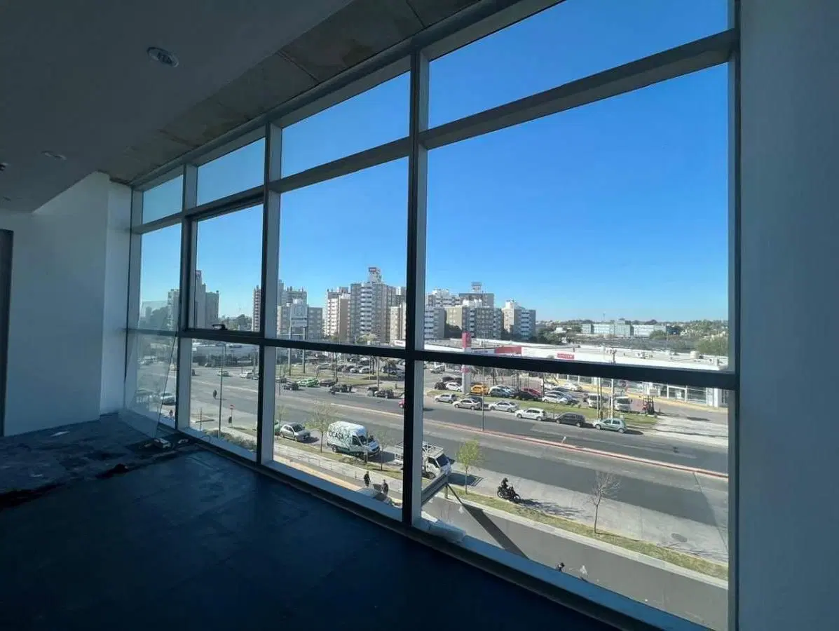 Oficina en Alquiler  175 m en Ciudad Gama con Vista a Av. Colón 4