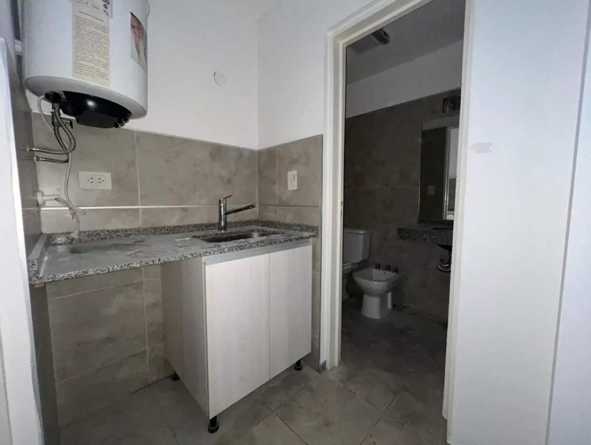 Oficina en Alquiler  175 m en Ciudad Gama con Vista a Av. Colón 5
