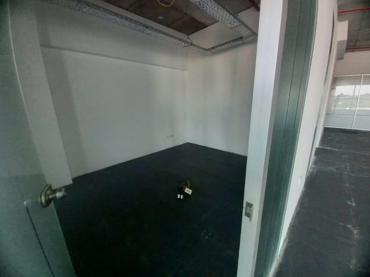 Oficina en Alquiler  175 m en Ciudad Gama con Vista a Av. Colón 2