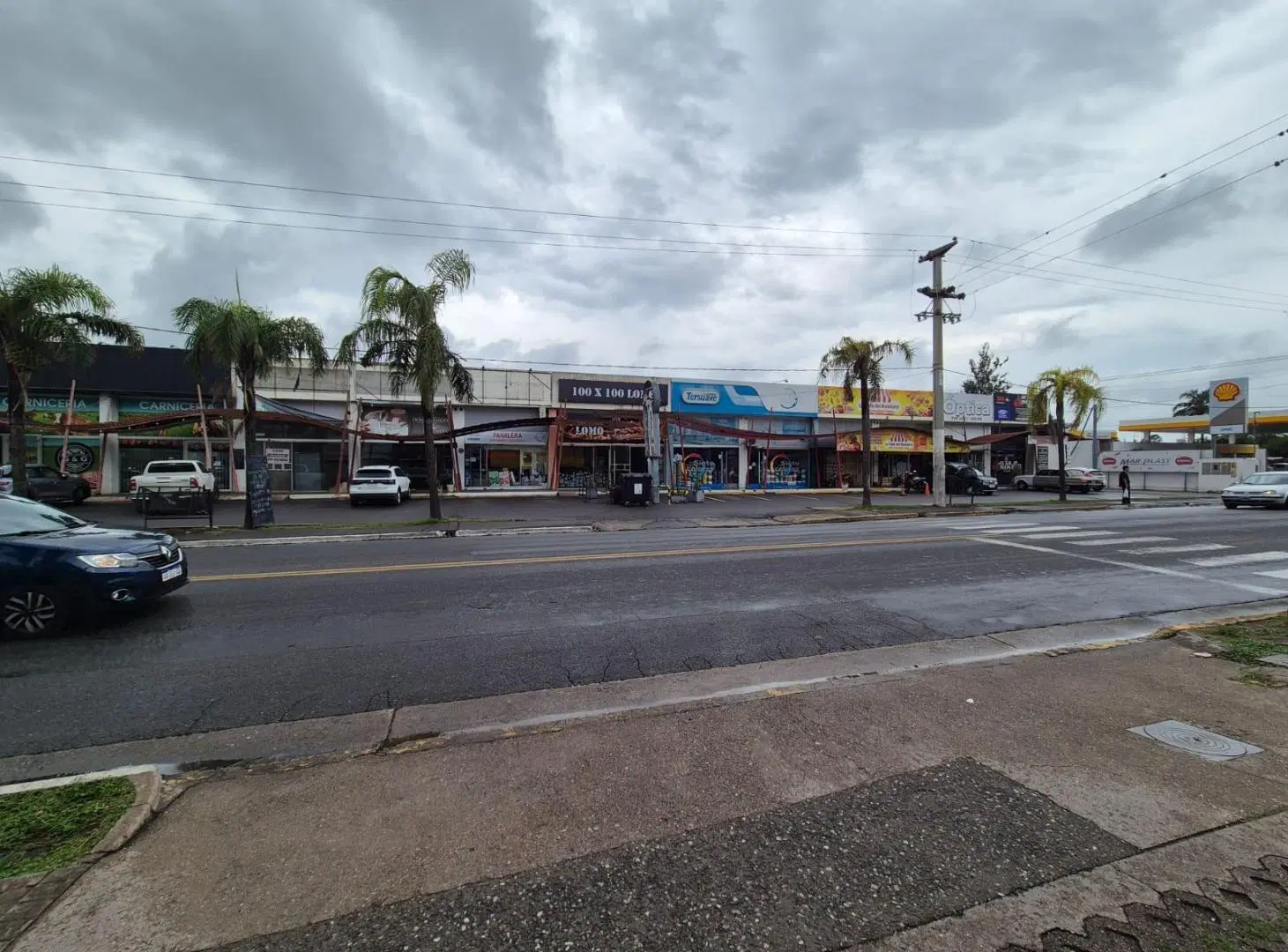 Local comercial en alquiler – Av. O’Higgins 3100 – Complejo con estacionamiento 4