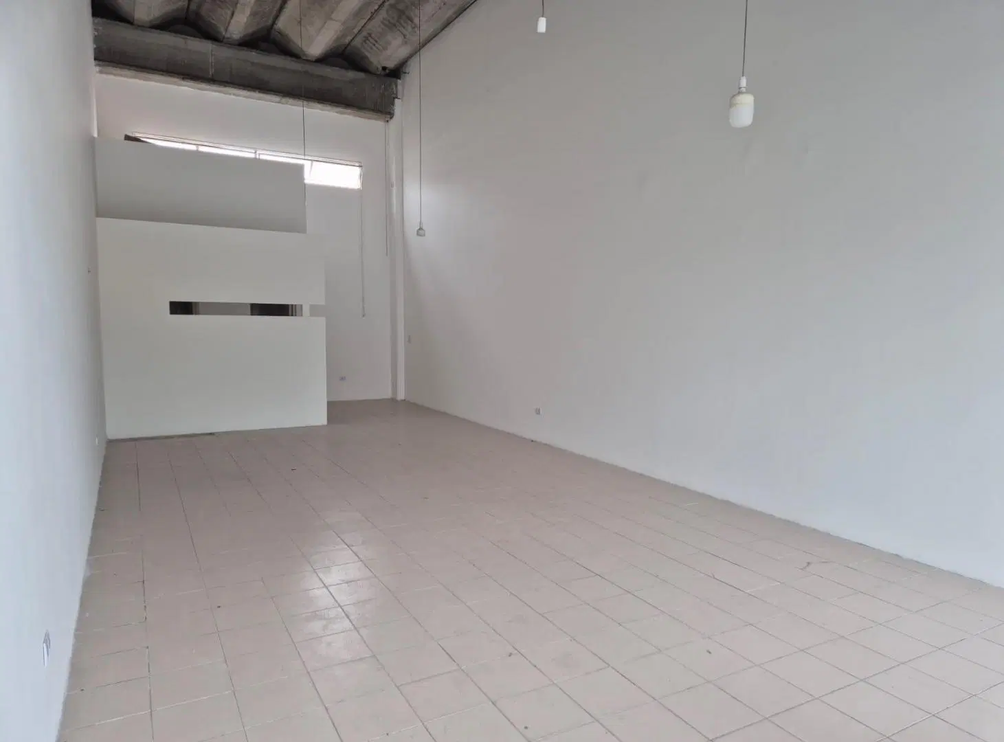 Local comercial en alquiler – Av. O’Higgins 3100 – Complejo con estacionamiento 2