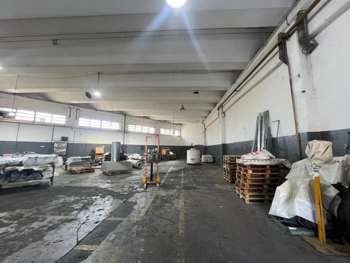 Foto de Depósito de 558 m sobre Gral Manuel Savio . Luz y Gas . Oficinas baños, imagen 5