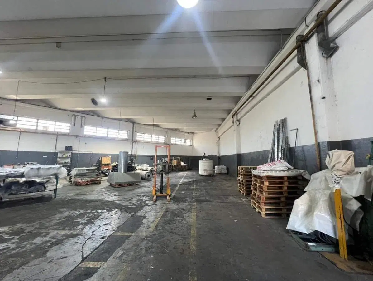 Depósito de 558 m sobre Gral Manuel Savio . Luz y Gas . Oficinas baños y vestuarios! 5
