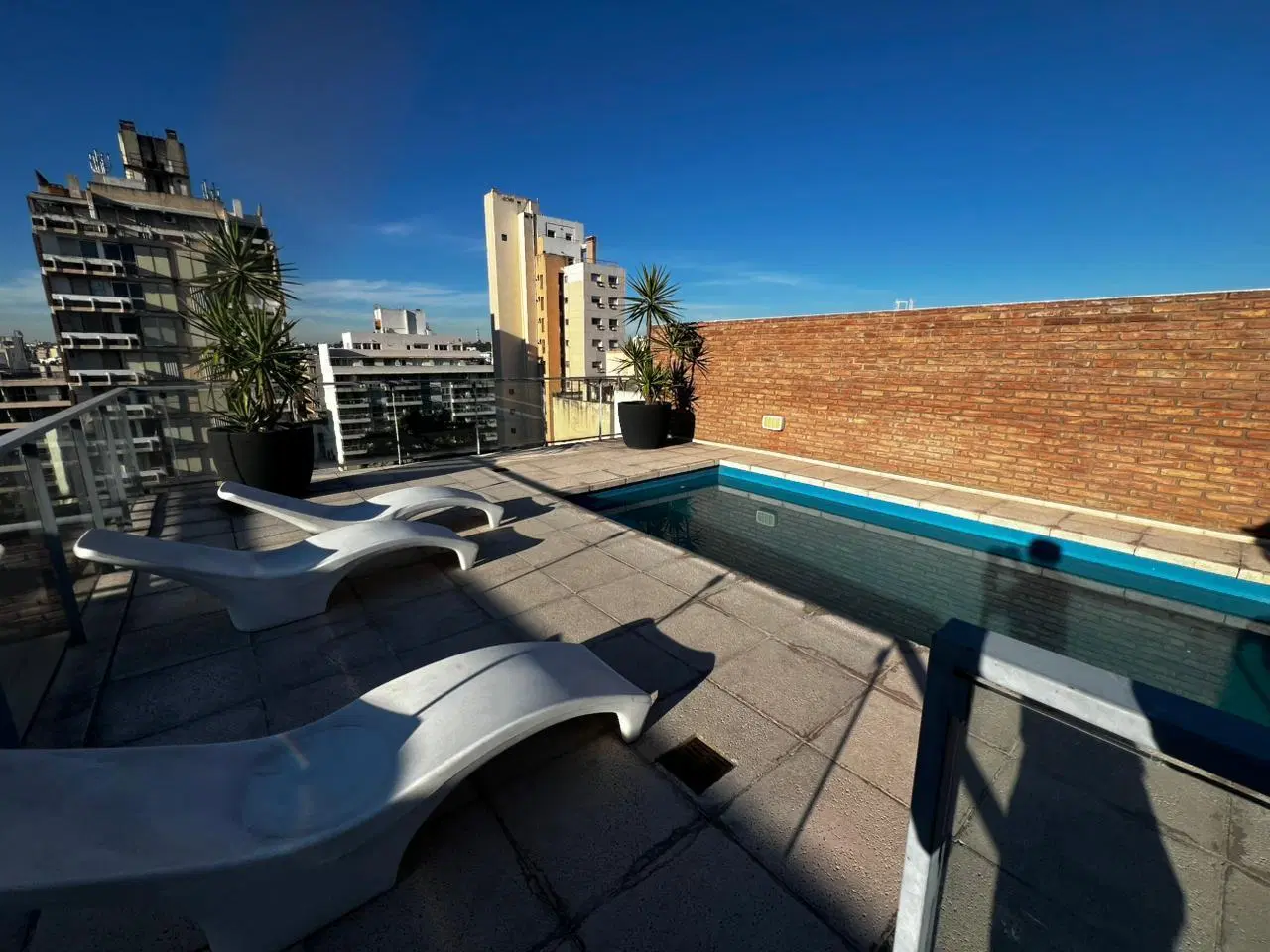 Moderno Departamento Externo con Balcon y Cochera . Quincho, asador y pileta! 5