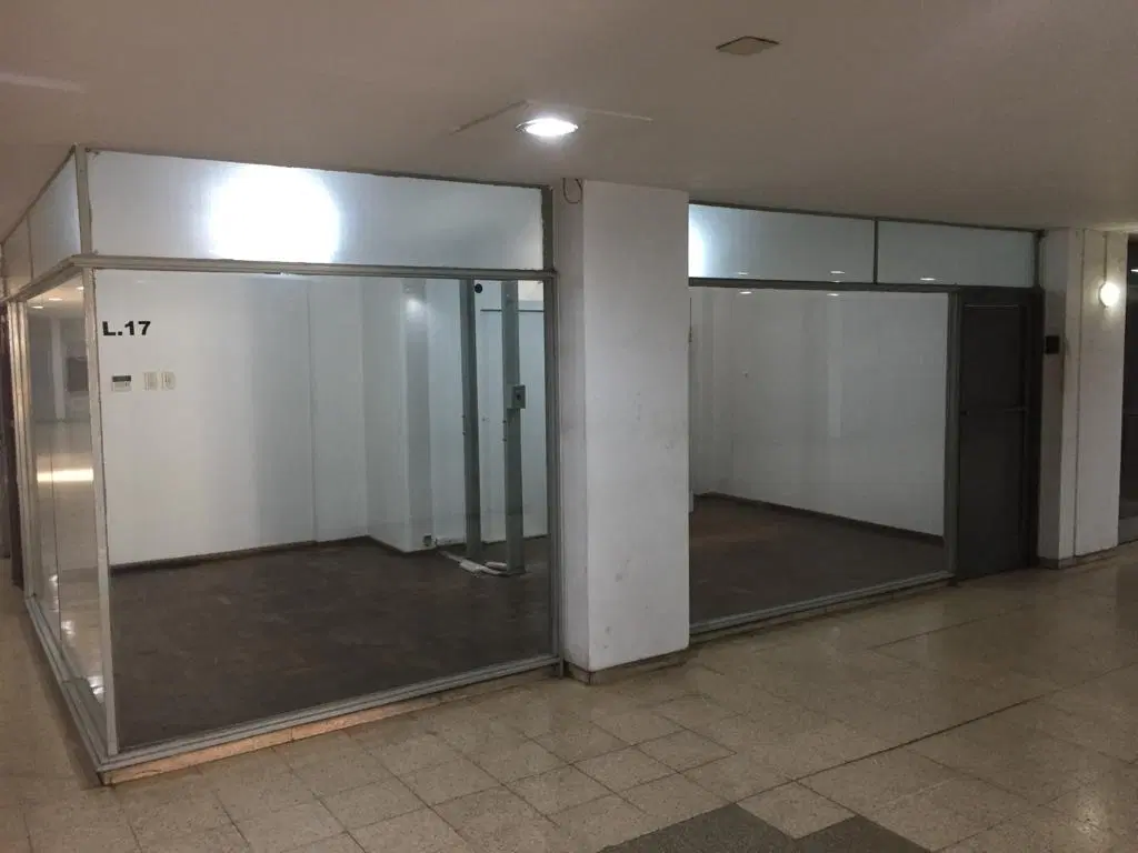 Muy lindo Local/Oficina Comercial en Galeria Zona Centro 5