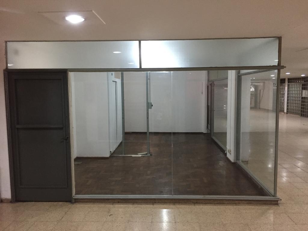 Muy lindo Local/Oficina Comercial en Galeria Zona Centro