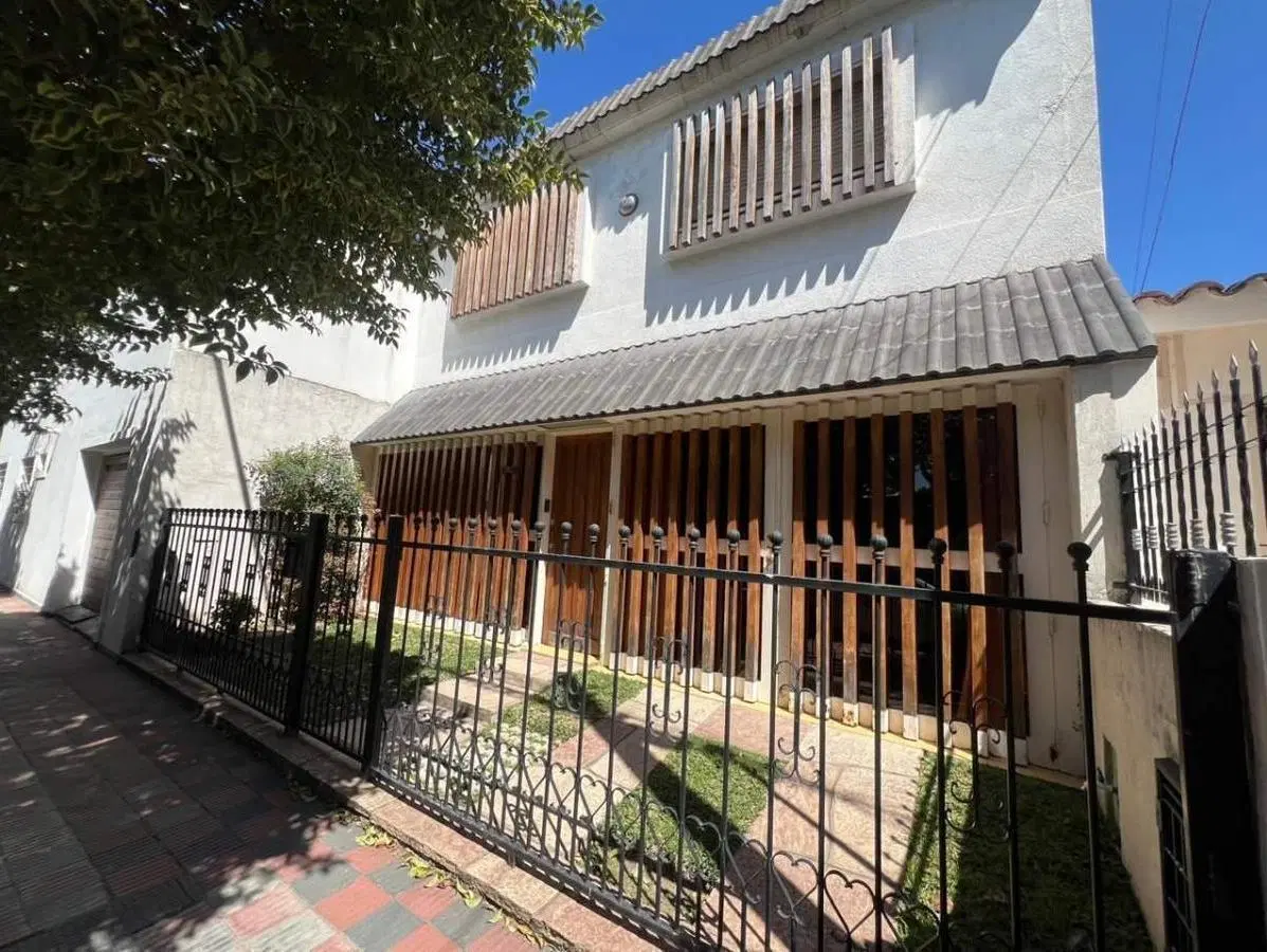 ¡Casa en Venta en Barrio Empalme, a Metros de Av. Sabattini! 4
