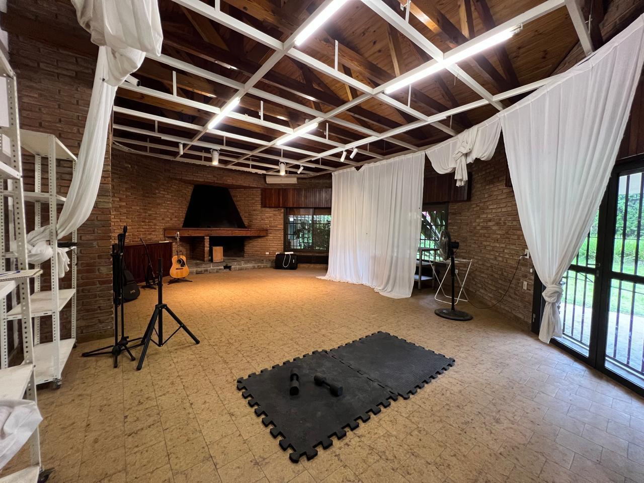 Foto de Importante Casa Apta Uso Comercial o Doble Proposito . Excelente, imagen 5