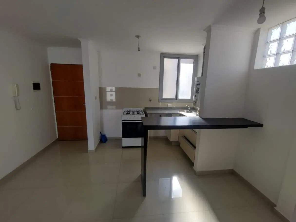 Departamento 1 Dormitorio con Balcón – 4° Piso – Excelente Zona en Alta Córdoba 2