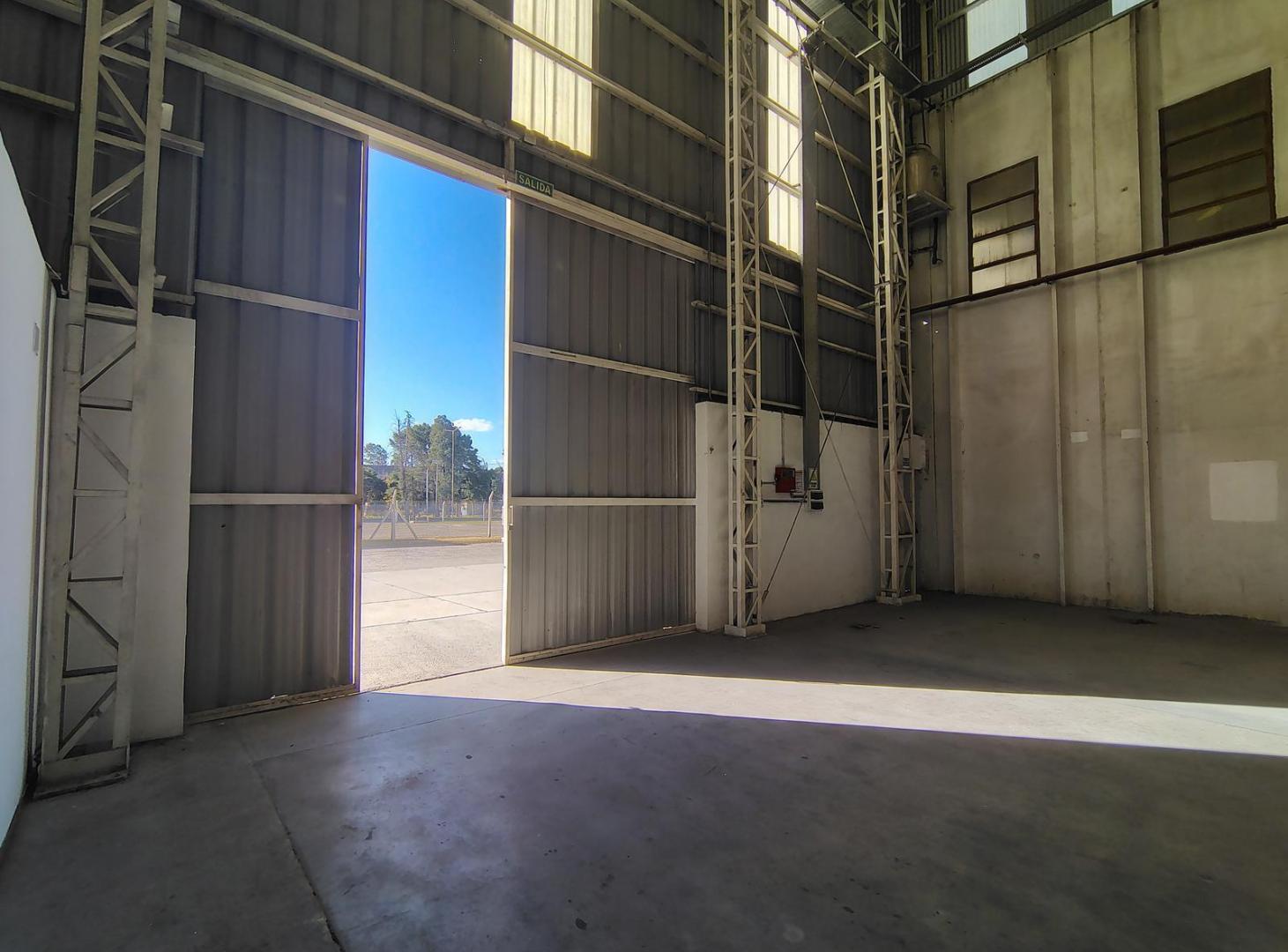 Foto de Deposito 900m2 con Excelente Exposicion . Seguridad 24hs!!!, imagen 4