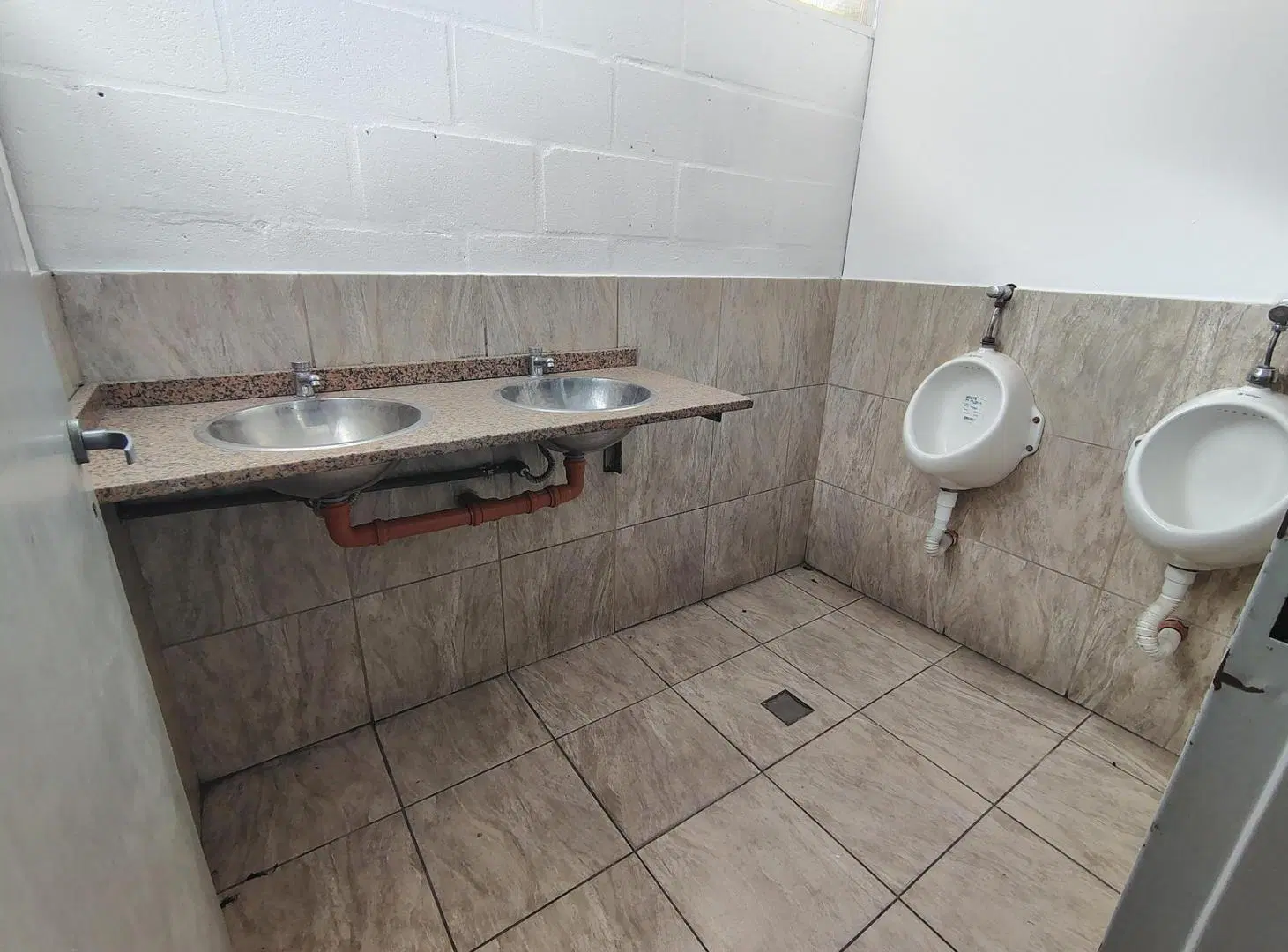 Deposito 900m2 con Excelente Exposicion . Seguridad 24hs!!! 8