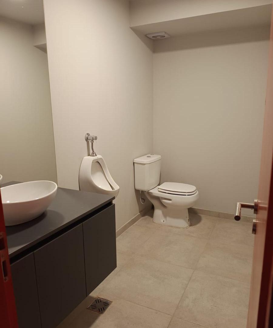 Foto de Depósito Zona Norte sobre Cicunvalacion . 430m2 con Oficinas . Seguridad 24 hs., imagen 1