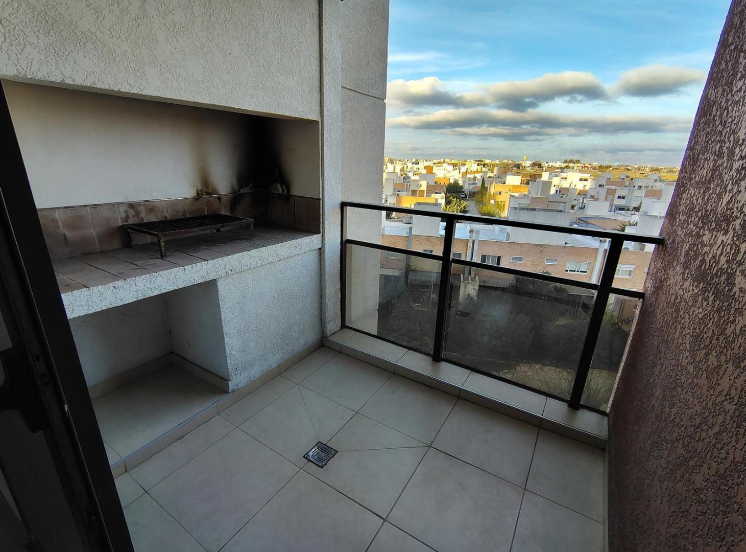 Foto de Moderno Departamento con Balcon con Asador, Quincho, Gym y Pileta, imagen 1