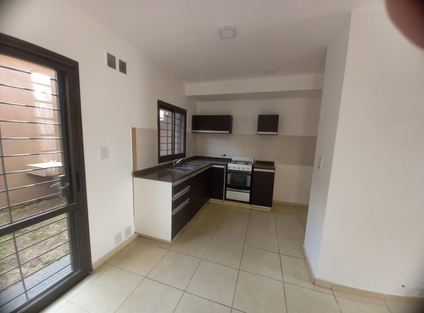 Foto de Dúplex 2 Dormitorios con Cochera y Patio con Asador – Villa Allende, imagen 3