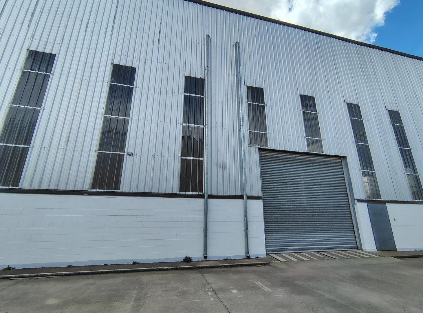 Foto de Deposito 2400m2 . Rociadores . Oficinas, baños y vestuarios!, imagen 2