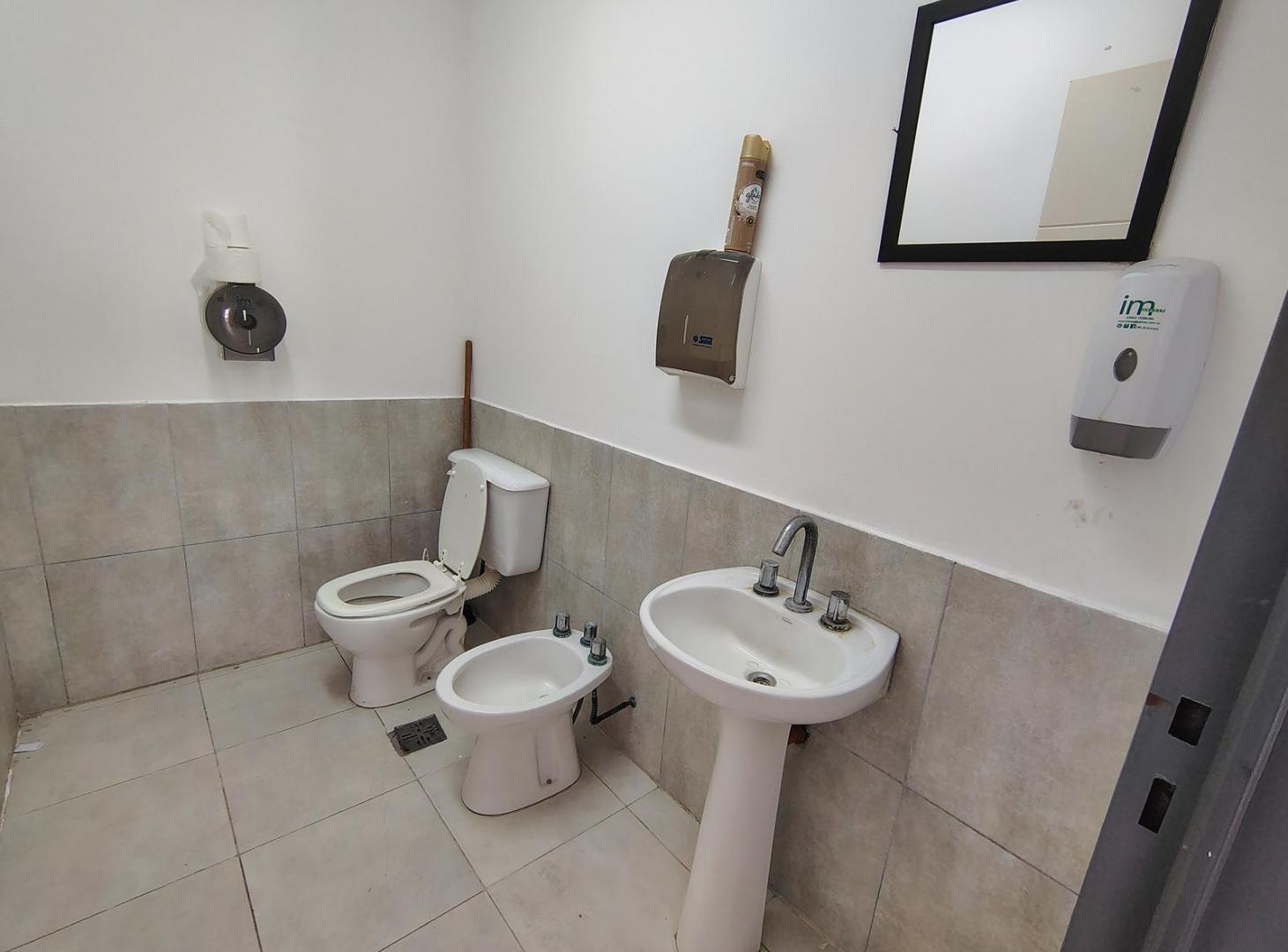 Foto de Deposito 2400m2 . Rociadores . Oficinas, baños y vestuarios!, imagen 4