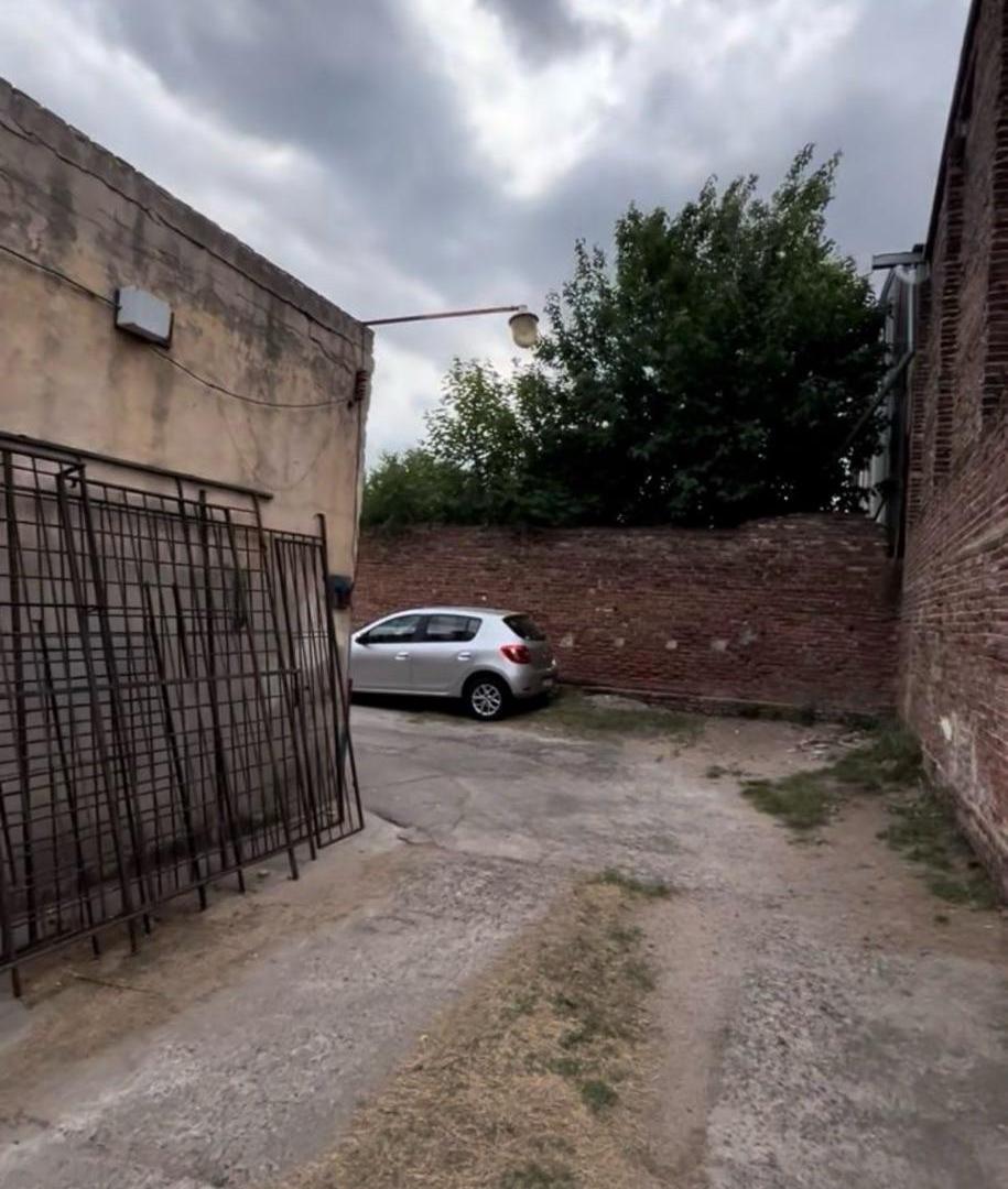 Foto de Casa con Local Comercial en Villa Cabrera . 848m2 de terreno!, imagen 3