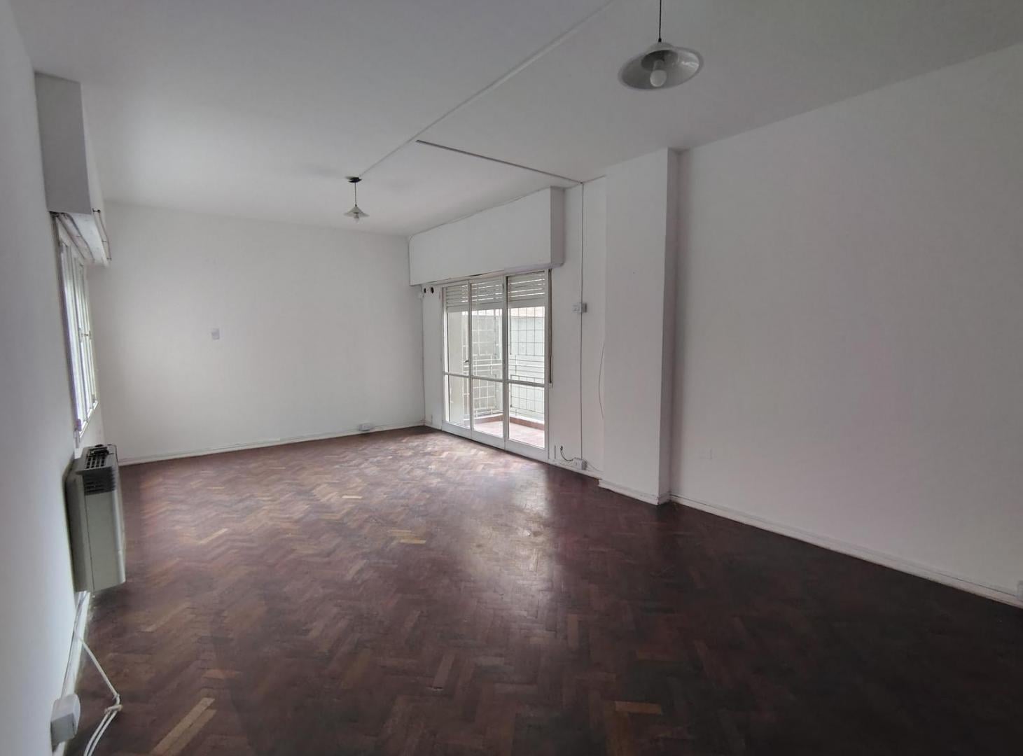 Foto de ¡PRECIO DE OPORTUNIDAD! 2 DORMITORIOS más DEPENDENCIA SOBRE AV. COLÓN, imagen 3