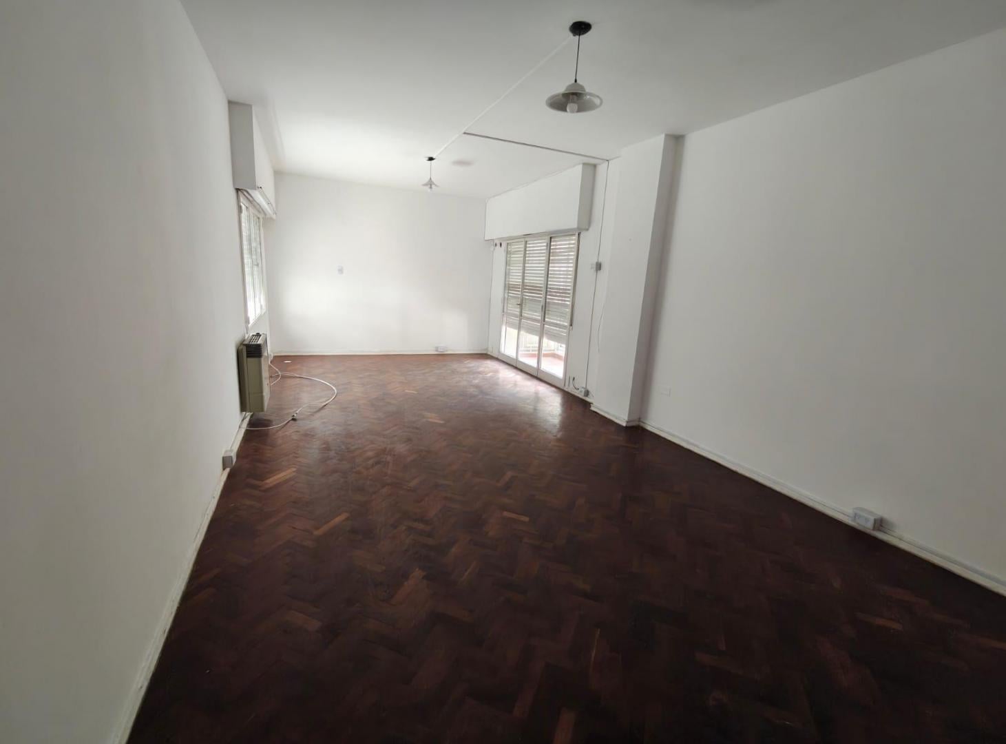 Foto de ¡PRECIO DE OPORTUNIDAD! 2 DORMITORIOS más DEPENDENCIA SOBRE AV. COLÓN, imagen 4