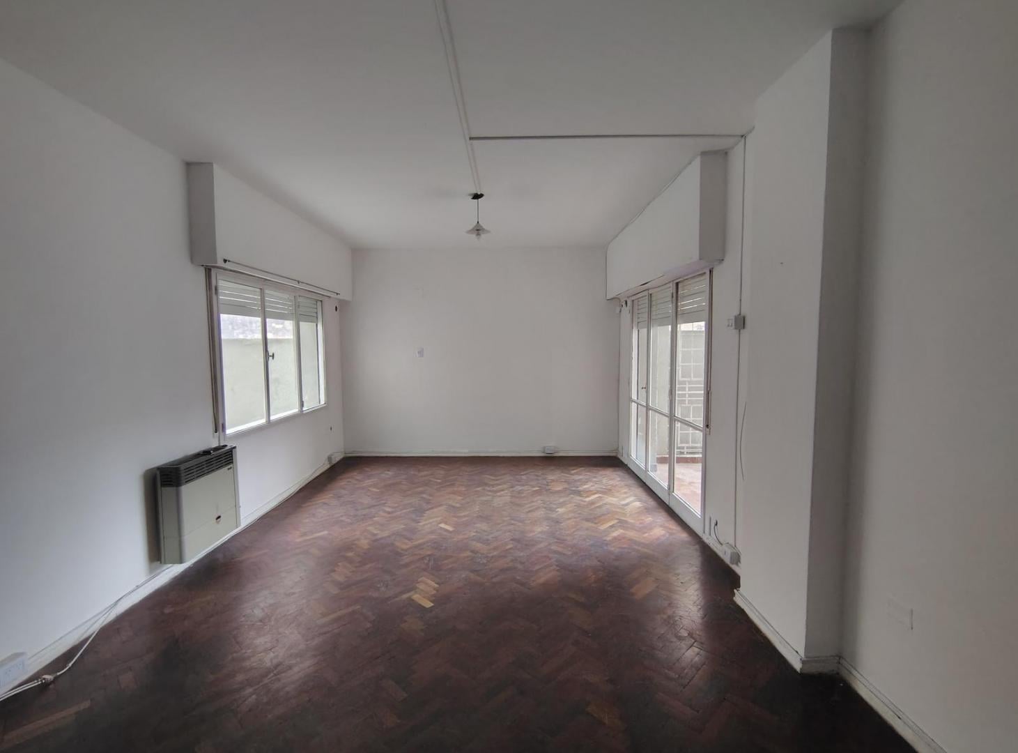 Foto de ¡PRECIO DE OPORTUNIDAD! 2 DORMITORIOS más DEPENDENCIA SOBRE AV. COLÓN, imagen 1