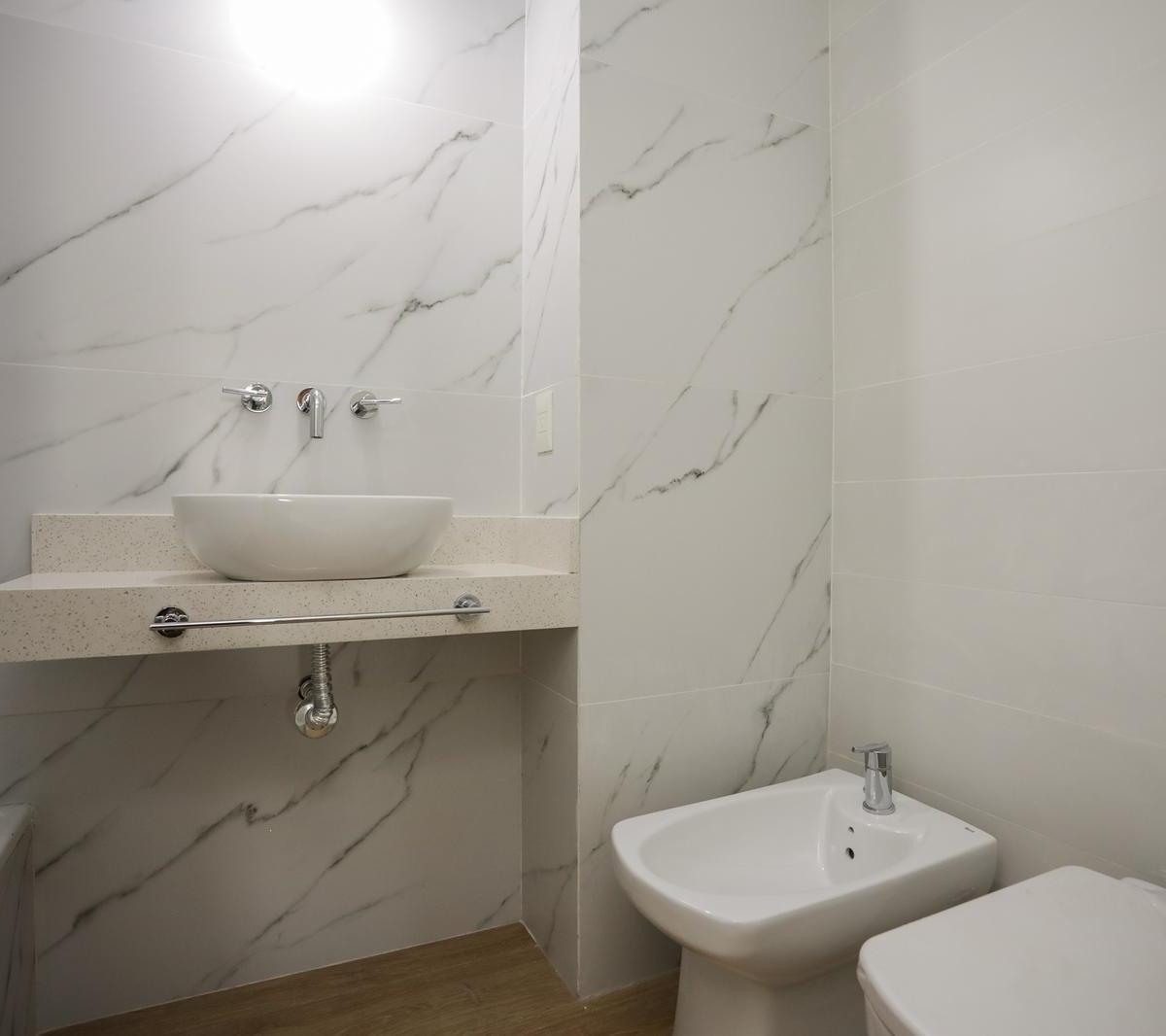 Amplio y Luminoso 4 Amb con Parrilla Propia en Balcon de 18 m². Incluye Cochera - Caballito Sur 4