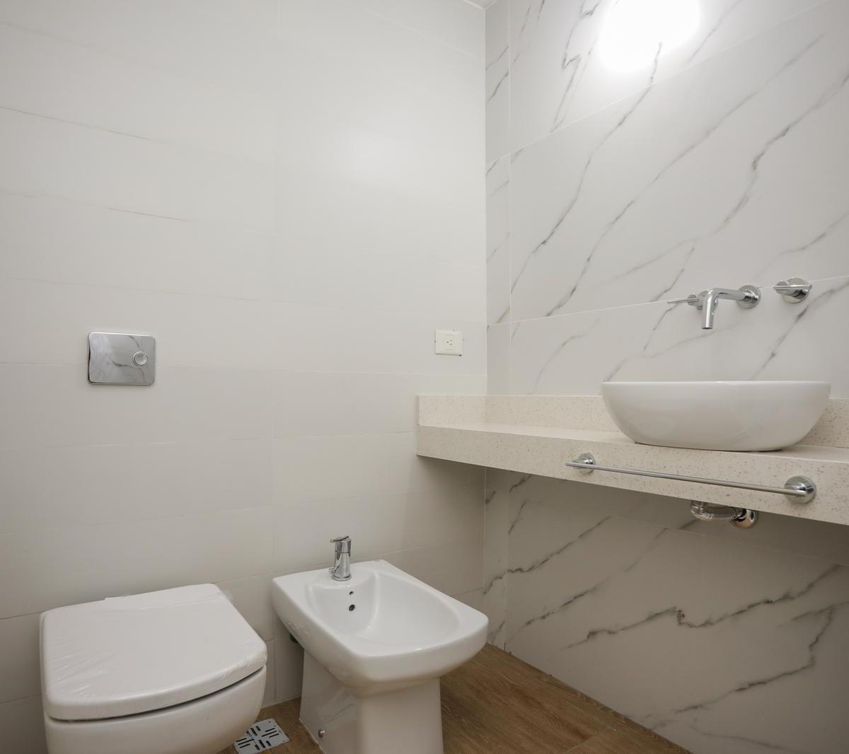 Amplio y Luminoso 4 Amb con Parrilla Propia en Balcon de 18 m². Incluye Cochera - Caballito Sur 5