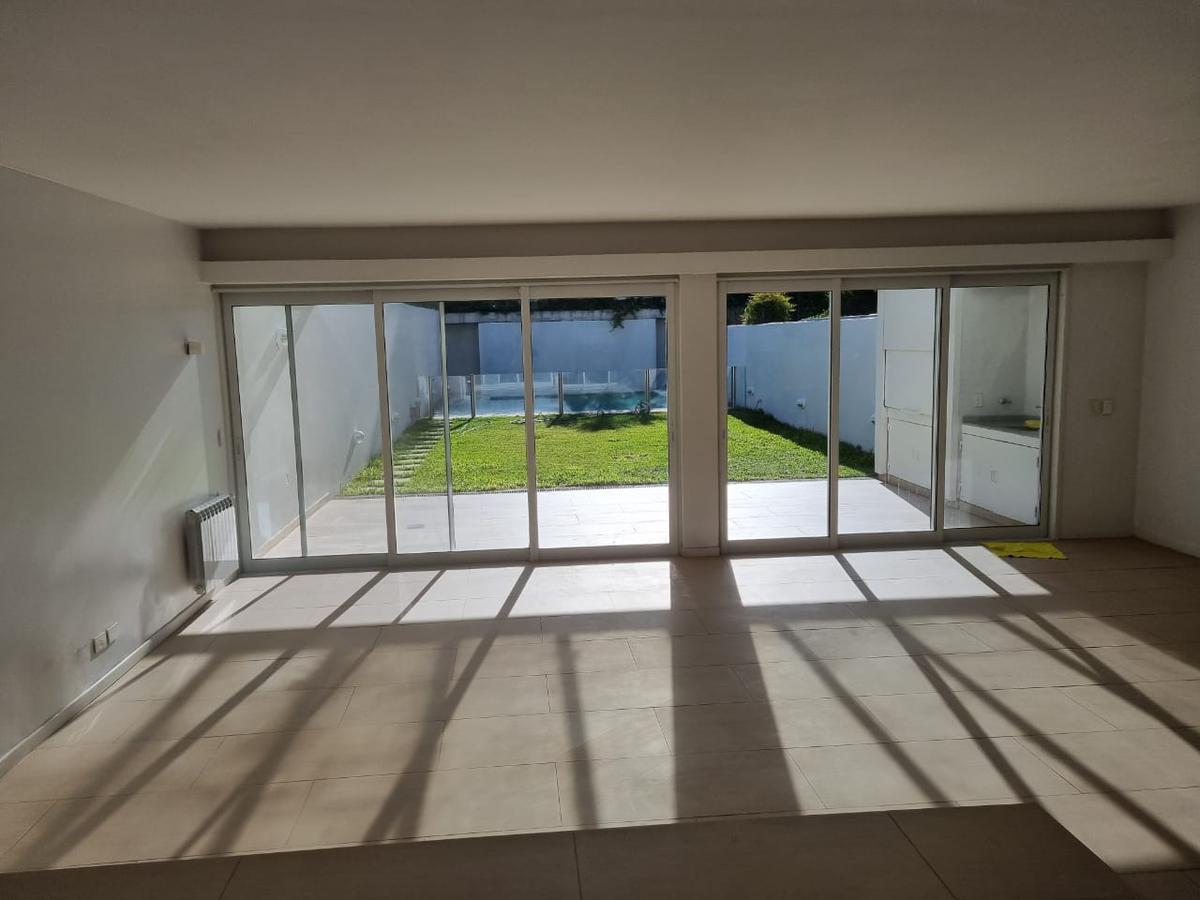 Venta - Casa Lote Propio - Jardín/pileta - con Renta - Belgrano R 4