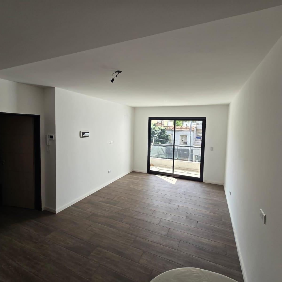 Venta - Monoambiente C/balcón - a Estrenar - Floresta 4