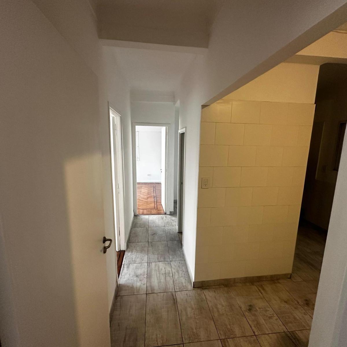 Venta - Departamento de 4 Ambientes Al Frente - Luminoso - Caballito 2