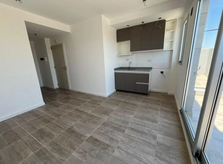 VENTA -  2 AMBIENTE CON BALCÓN TERRAZA - VILLA URQUIZA 2