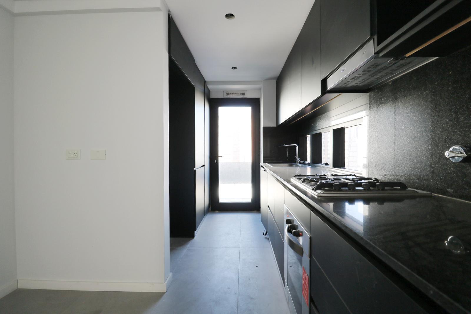 Piso en Venta de 4 Ambientes con Dependencia - Balcon - Cochera Opcional