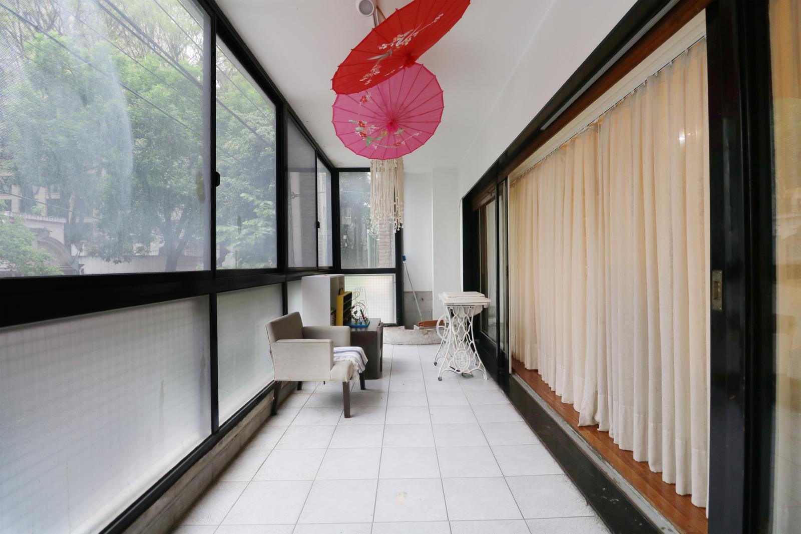 Venta - 5 Ambientes c/balcón - Patio - Cochera y Baulera - Belgrano