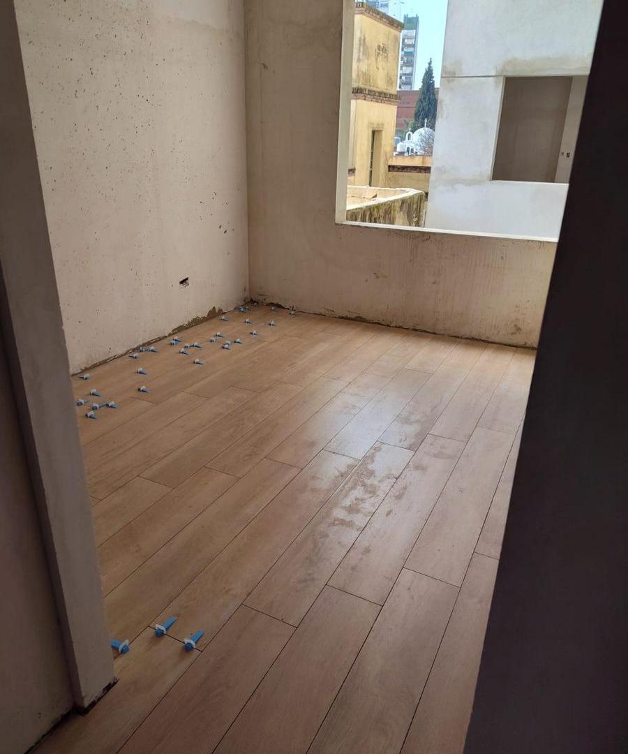 Foto de Venta - 4 amb. - frente - Balcon c/Parrilla - Dorm. en Suite - Toillete, imagen 3
