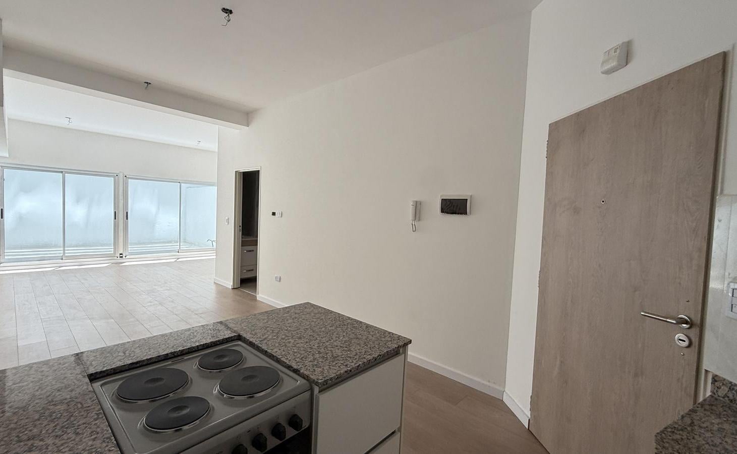 VENTA - MONOAMBIENTE DIVISIBLE CON PATIO - A ESTRENAR  - ALMAGRO