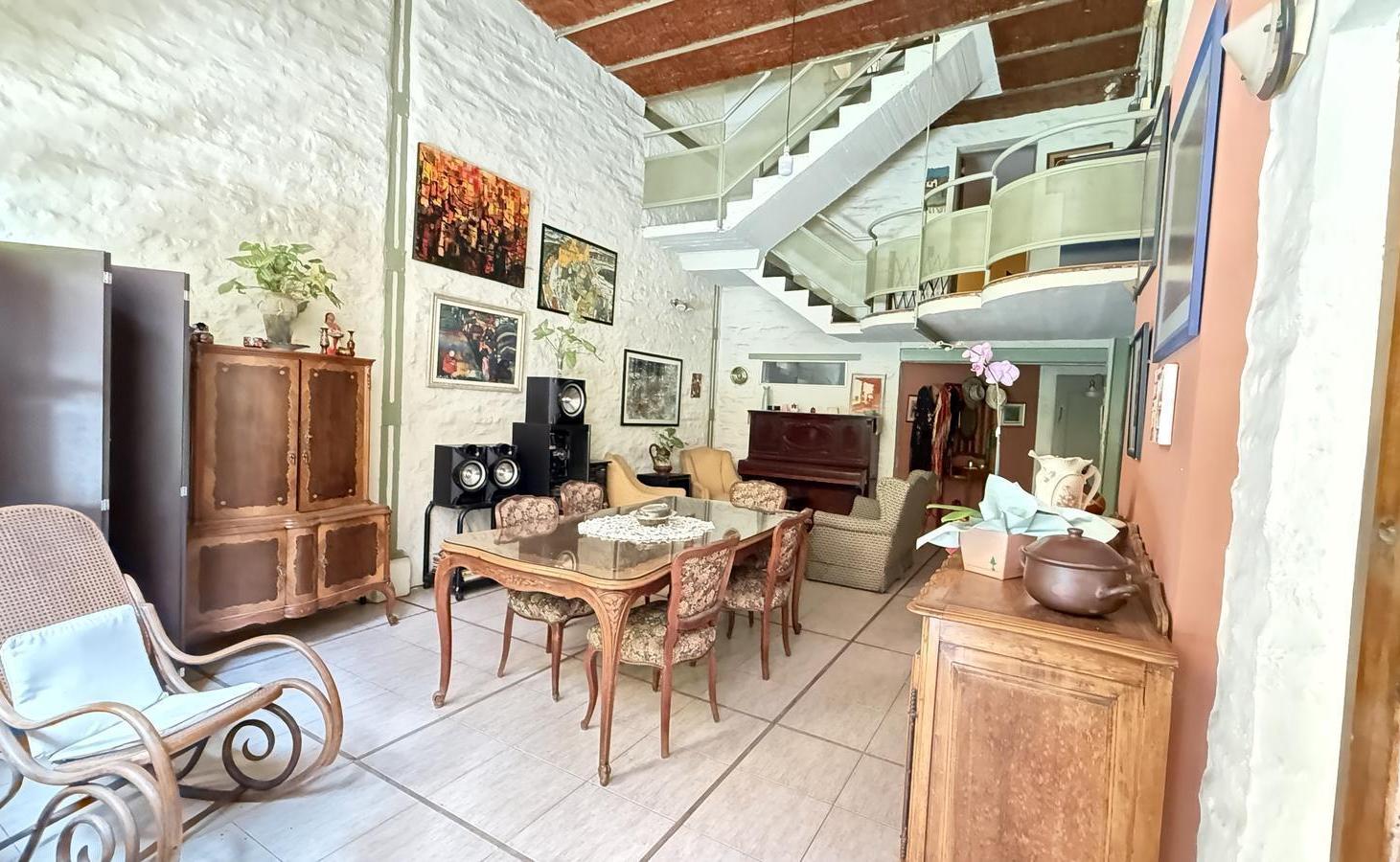 VENTA - CASA/LOTE PROPIO - 4 DORMITORIOS - COCHERA - JARDIN - PARRILLA - VILLA CRESPO