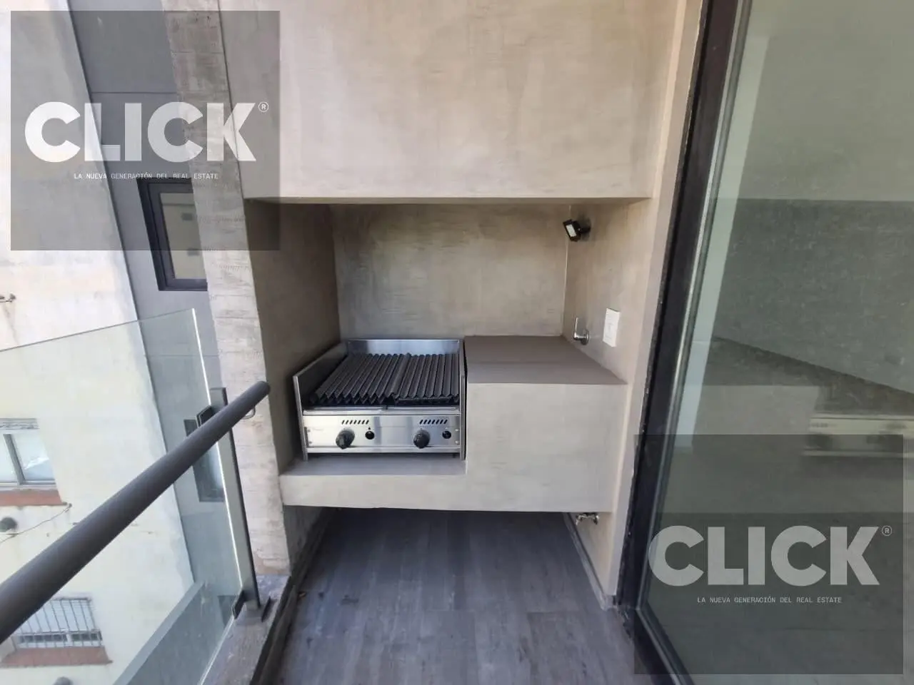 Venta - 4 ambientes con balcón - dependencia y cochera - Villa del Parque 5
